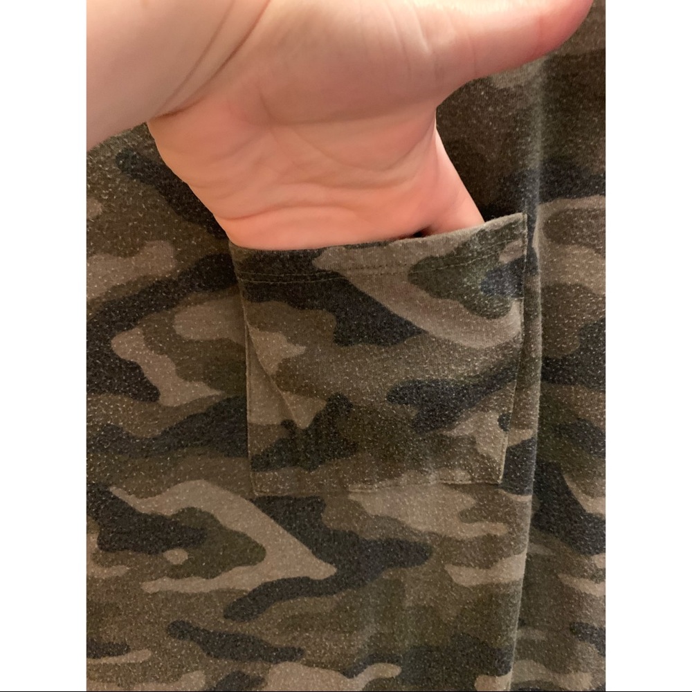 🍓 3 for $25 🍓 Arizona Jean Co. Camo-Print Tee - Picture 7 of 7